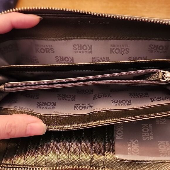 Michael Kors Monogram Metallic Silver/pewter Zippy Wallet EUC - Picture 4 of 6